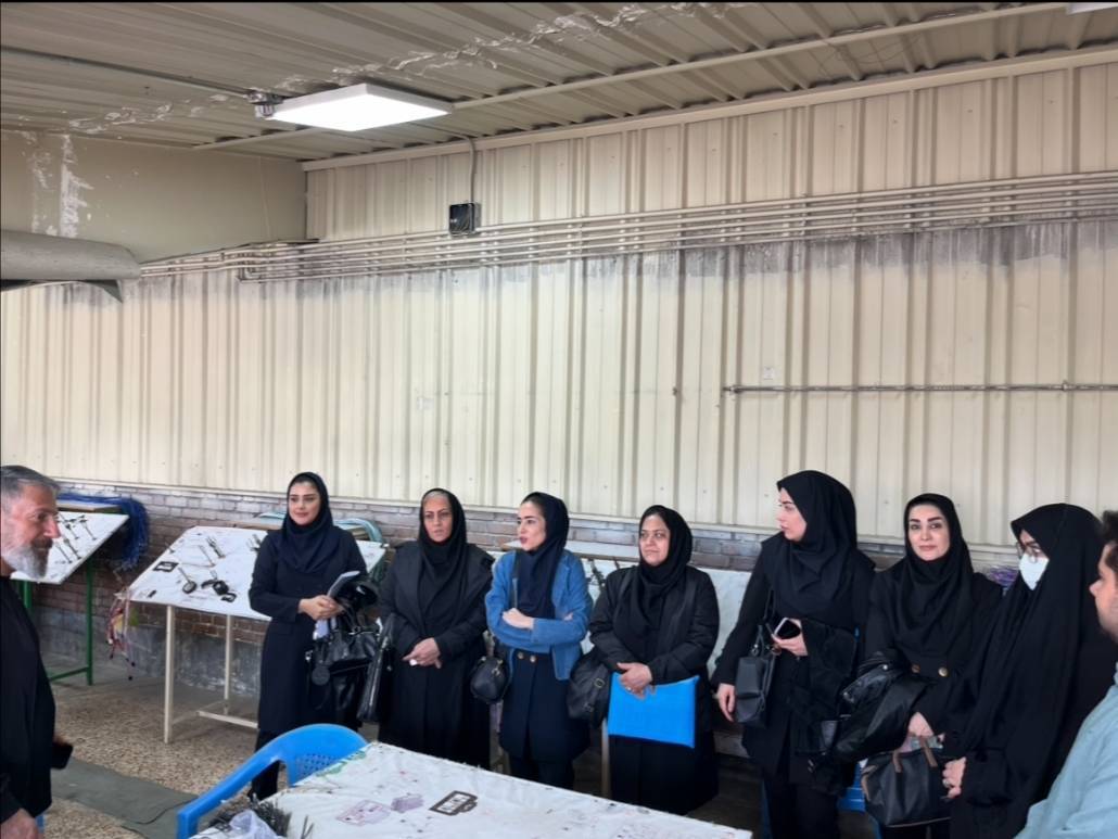 گالری خبری 3 - بازدید کارشناسان معاونت توانمندسازی و کارآفرینی از کارگاه های اشتغال زایی مددجوی